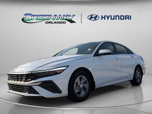 Used 2024 Hyundai Elantra SE FWD image 8