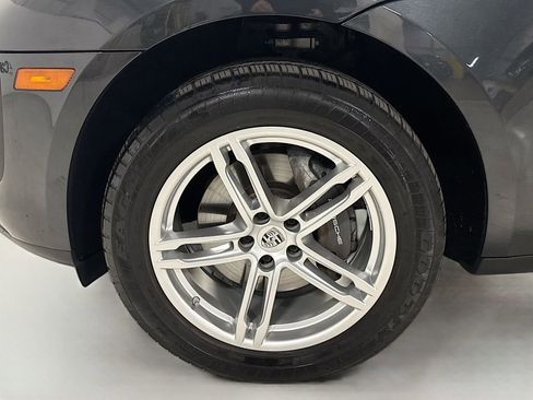 Used 2022 Porsche Macan image 38