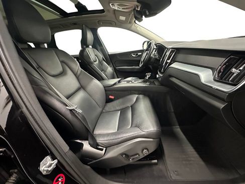 Used 2018 Volvo XC60 T5 Momentum w/ Advanced Package image 18