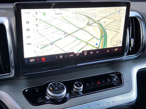 Certified 2025 Ford Expedition Platinum image 25