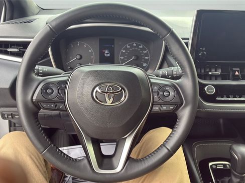 Used 2025 Toyota Corolla SE image 12