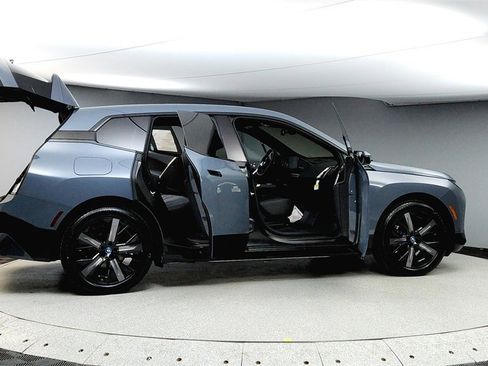 Used 2025 BMW iX xDrive50 w/ Premium Package image 12