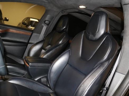 Used 2020 Tesla Model X image 83