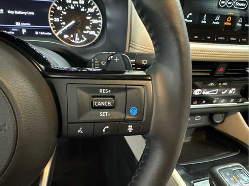 Used 2023 Nissan Rogue SL w/ SL Premium Package image 15