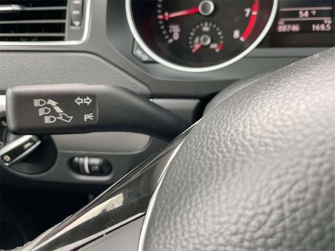 Used 2017 Volkswagen Jetta SE image 23