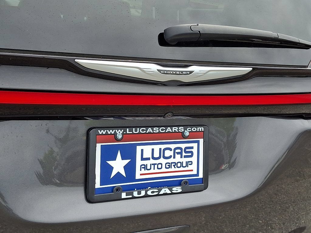 Used 2023 Chrysler Pacifica Touring-L FWD image 32