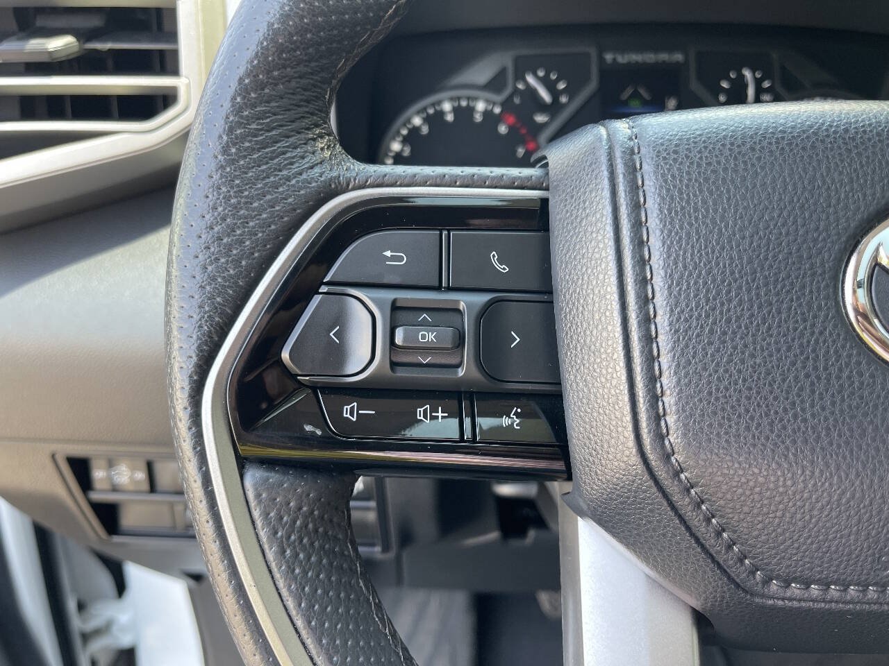 Used 2022 Toyota Tundra Limited AWD/4WD image 16