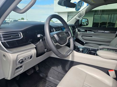Used 2022 Jeep Wagoneer Series III w/ Convenience Group I AWD/4WD image 14