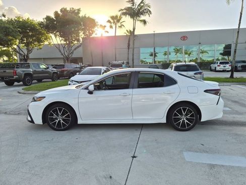 Used 2023 Toyota Camry SE w/ Convenience Package FWD image 5