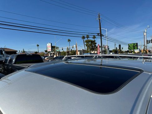 Used 2017 INFINITI QX60 Luxe w/ Deluxe Technology Package image 8