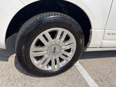 Used 2014 Lincoln Navigator 4WD image 30