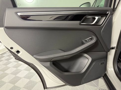 Certified 2026 Porsche Macan AWD/4WD image 17