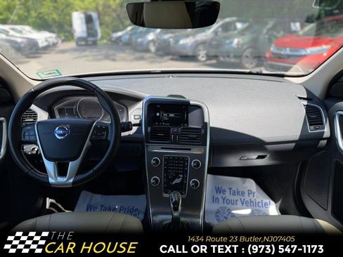 Used 2016 Volvo XC60 T6 w/ Proximity Package AWD/4WD image 22