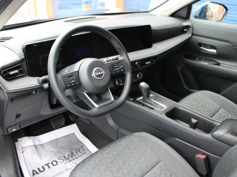 Used 2025 Nissan Kicks SV image 12