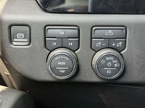 Used 2025 Chevrolet Silverado 2500 LT w/ Convenience Package AWD/4WD image 21
