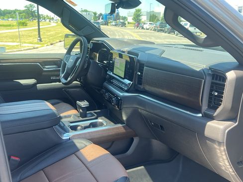 Used 2025 Chevrolet Silverado 1500 High Country AWD/4WD image 29