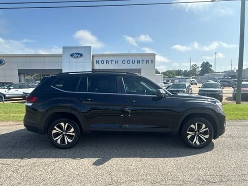 Used 2024 Volkswagen Atlas SE FWD image 1