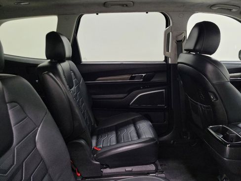 Used 2021 Kia Telluride SX w/ SX Prestige Package image 19