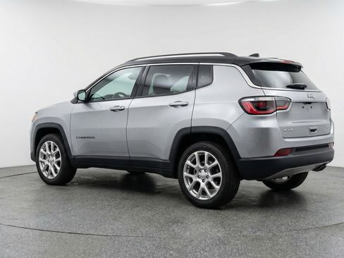 Used 2025 Jeep Compass Limited AWD/4WD image 6