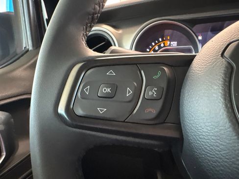 Used 2023 Jeep Gladiator Sport AWD/4WD image 25