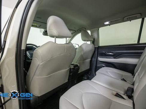 Used 2024 Toyota Grand Highlander AWD image 26