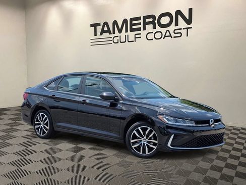 Used 2025 Volkswagen Jetta SE FWD image 1
