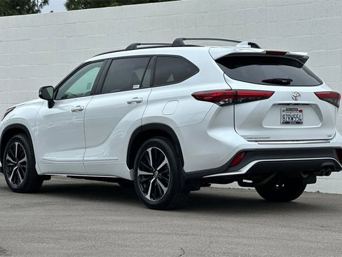 Used 2022 Toyota Highlander XSE image 3