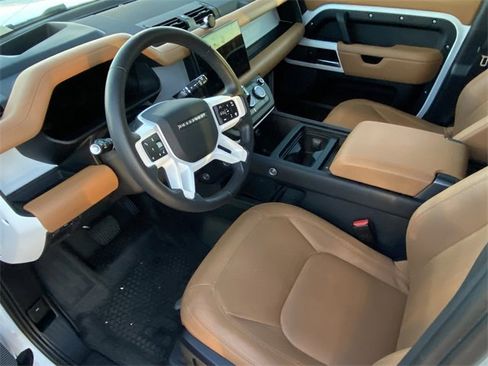 Used 2024 Land Rover Defender 110 SE image 8
