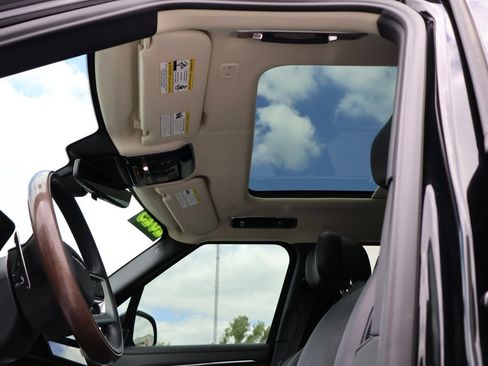 Certified 2025 Land Rover Range Rover Autobiography AWD/4WD image 40