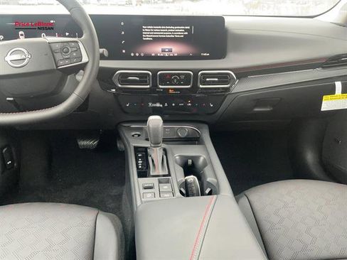New 2026 Nissan Sentra SR w/ SR Premium Package FWD image 25