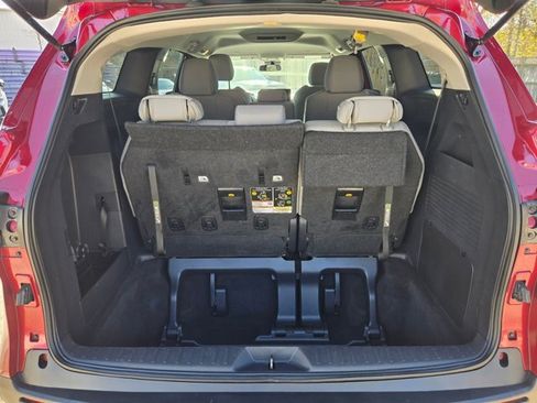 Used 2025 Toyota Sienna LE image 7