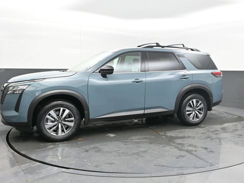 New 2026 Nissan Pathfinder SL image 4