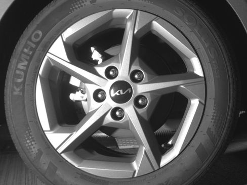 Used 2025 Kia K4 LXS image 15