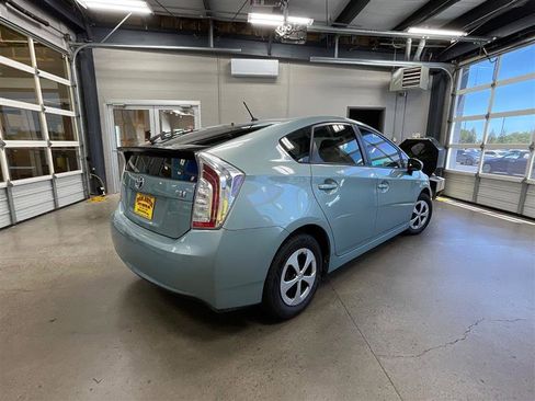 Used 2015 Toyota Prius Two FWD image 5