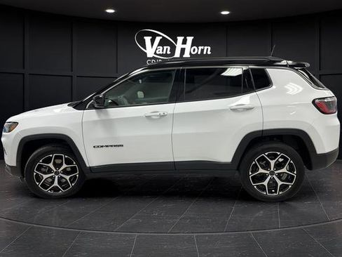Used 2025 Jeep Compass Limited AWD/4WD image 4
