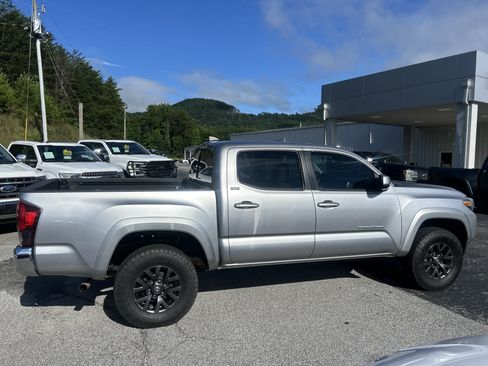 Used 2021 Toyota Tacoma SR5 RWD image 7