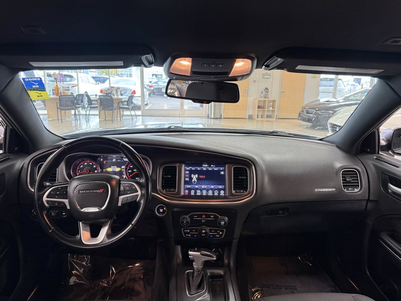Used 2017 Dodge Charger SXT RWD image 10