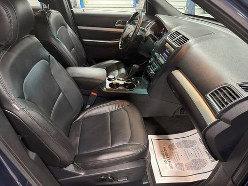 Used 2016 Ford Explorer XLT w/ Equipment Group 202A image 37