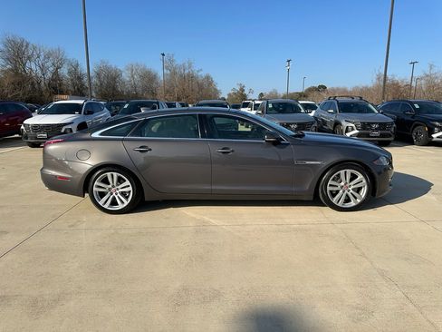 Used 2016 Jaguar XJ L Portfolio image 4