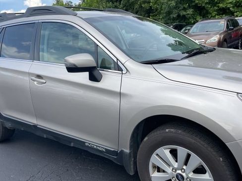 Used 2017 Subaru Outback 2.5i Premium AWD/4WD image 19