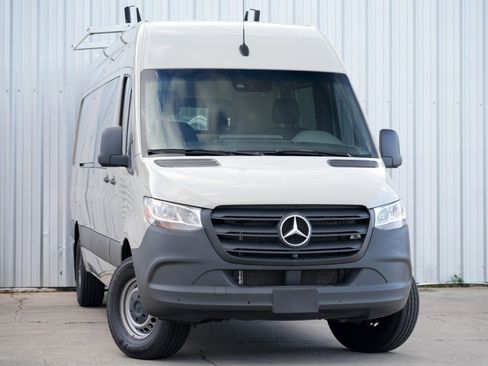 Used 2023 Mercedes-Benz Sprinter 2500 image 4