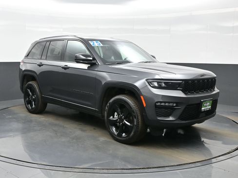 Used 2025 Jeep Grand Cherokee Limited w/ Black Appearance Package image 8