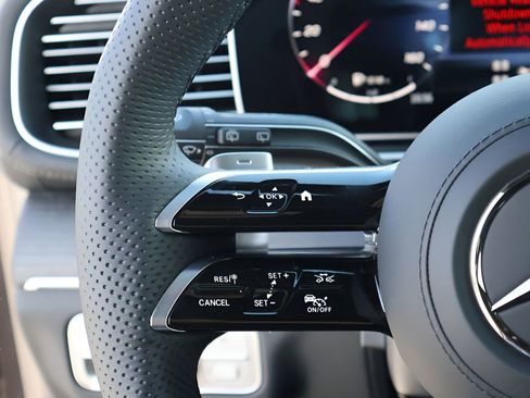 New 2026 Mercedes-Benz GLS 450 4MATIC image 32