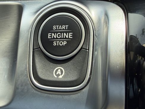 Used 2025 Mercedes-Benz GLB 250 image 26