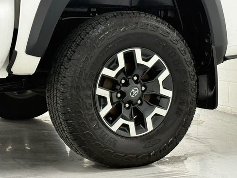 Used 2022 Toyota Tacoma TRD Off-Road image 30