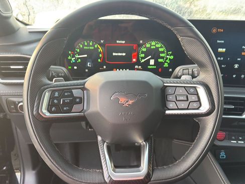 Used 2025 Ford Mustang GT Premium RWD image 17