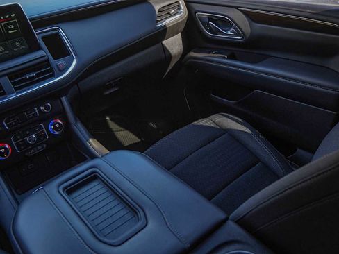 Used 2022 GMC Yukon XL SLE w/ Gmc Pro Safety Plus Package image 27