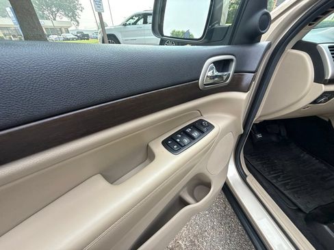 Used 2014 Jeep Grand Cherokee Laredo w/ Security & Convenience Group AWD/4WD image 13