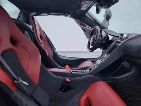 Used 2015 McLaren 650S Spider image 23