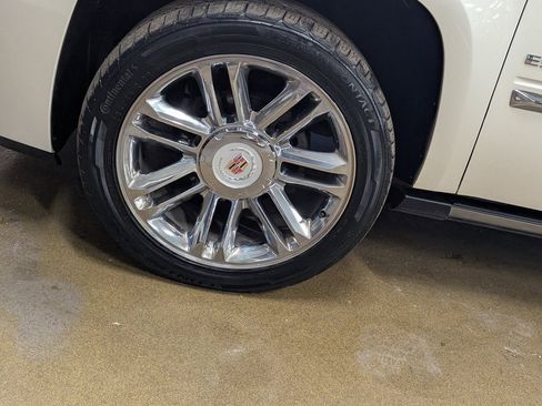 Used 2014 Cadillac Escalade Platinum image 27